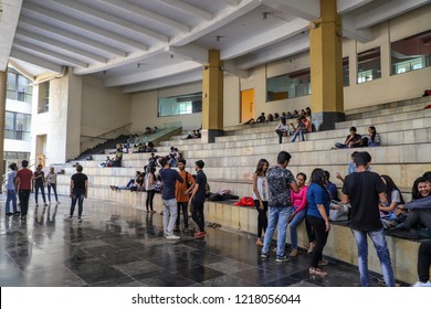 Somaiya College Of Engineering, Mumbai, India - January 5, 2018: Male And Female Students Chat And Relax In Large Lecture Theatre In Campus. Daily Life In Indian University