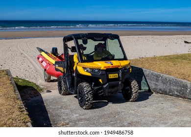 Somerset, Tasmania, Australia - 01-12-2020: People, Society, Culture - Beach Patrol At Day's End. Ideal As Illustration In Social Culture, Summer, Travel, Tourism, Holiday Or Vacation Editorials.