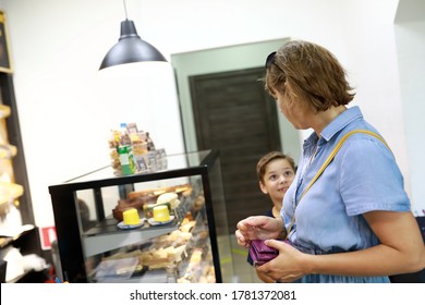 Son Asks Mother To Buy Cake In Bakery