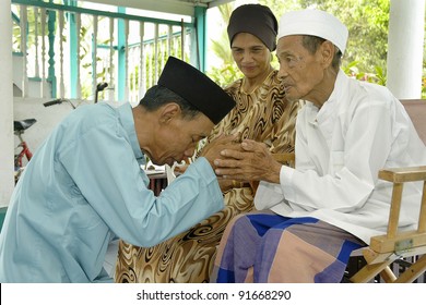 421 Asking forgiveness malay Images, Stock Photos & Vectors | Shutterstock