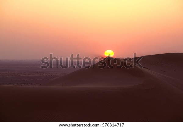 Sonnenuntergang Der Bei Dubai Vereinigte Arabische Stock Photo Edit Now