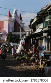 Sorong, West Papua, Indonesia.
June 21, 2014.

Morning Activity At Boswesen Wet Market, Sorong.