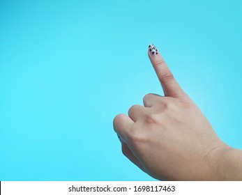 Sorry, Promise. A Hand Is Showing Pinky Finger Or Little Finger For Asking Someone To Forgive. A Hand With Polish Nail By Sticker On Blue Background. Hand Sign Concept.