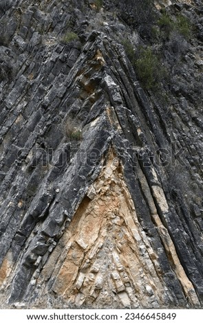The Sot de Chera anticline: chevron fold, symmetrical folds with straight flanks (jurassic limestone).