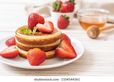 Souffle Pancake With Fresh Strawberries