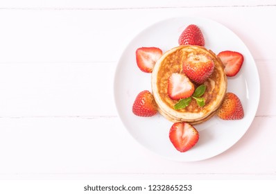 Souffle Pancake With Fresh Strawberries