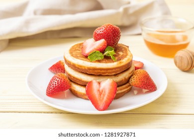 Souffle Pancake With Fresh Strawberries