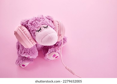 Sound musical bear toy. Music brain and musical therapy. - Shutterstock ID 2279652005