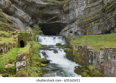 Source De La Loue, River Doubs, Ouhans, Jura, Franche Comte, France
