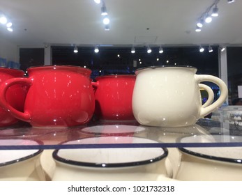 The source is made of ceramic.