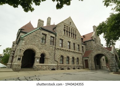 SOUTH BE, UNITED STATES - Jan 30, 2009: The Exterior Of The Tippecanoe Place Mansion In South Bend, Indiana 