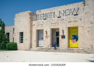 South Beach, Florida - May 5, 2022: Woman In Blue Dress Entering The Bass Museum Of Contemporary Art