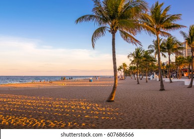 South Beach At Sunset, Neighborhood Of Miami Beach In Florida. South Beach Is Famous For Its Tropical Sea, The Long White Beaches And Nightlife.