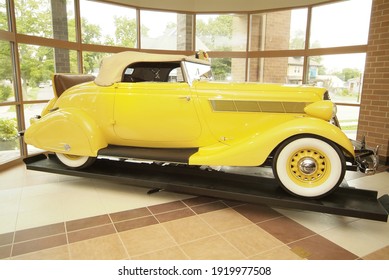 SOUTH BEND, UNITED STATES - Aug 17, 2007: A classic Studebaker auto on display at the Studebaker Museum in South Bend, Indiana 