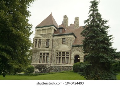 SOUTH BEND, UNITED STATES - Jan 30, 2009: The Tippecanoe Place Mansion In South Bend, Indiana 