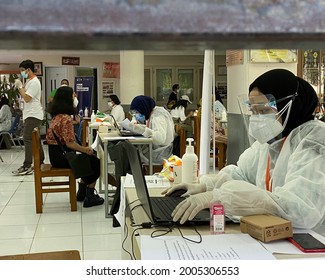 South Jakarta, Indonesia - July 10, 2021 : Covid 19 Vaccination For Above 12 Years Old Or The Middle School Students Held On SMA Labschool Kebayoran Arranged By HIPMI Jaya