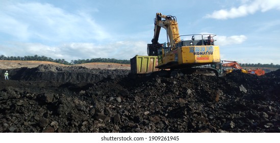 1,263 Komatsu Mining Stock Photos, Images & Photography | Shutterstock