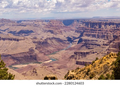 La Cuenca Sur del Parque Nacional del Gran Cañón, tallado en el río Colorado en Arizona, EE.UU. Increíble formación geológica natural. El Punto De Vista Del Desierto