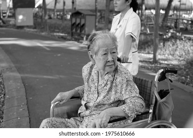 South Tangerang, Indonesia - May 18th,2021: Portrait Of An Happy Elderly Woman With Physical Disability And Sitting In A Wheelchair