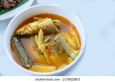 Southern Thai Spicy Sour Yellow Curry With Taro Stems And Mullet Recipe Is Very Appetizing.