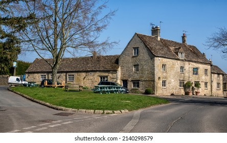 Southrop, United Kingdom - March 2020: The Village Green And The Swan Public House In Southrop, The Cotswolds, England, United Kingdom