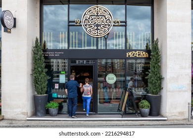 Southwark, London, United Kingdom - August 29th 2022: Entrance To A Pizza Express Pizzeria Restaurant On New Globe Walk With A Male And Female Couple Entering