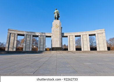 The Sowjetische Ehrenmal (Soviet Memorial) located in the Tiergarten was built in 1945 to honor the fallen Red Army soldiers during the Second World War at Berlin, Germany