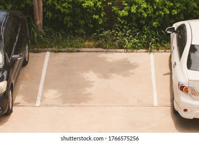 Space Between The Middle Only One Left For Parking Cars And Other Vehicles Parked On The Left And Right