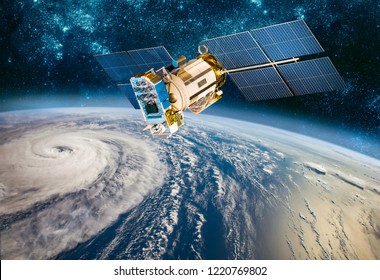 Surveillance par satellite spatiale de la météo de l'orbite terrestre depuis l'espace, ouragan, typhon sur la planète terre. Éléments de cette image fournis par la NASA.