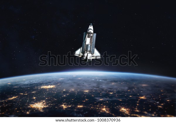 地球上の空きスペースでのスペースシャトルの打ち上げ 青のグラデーション スペースアートの壁紙 ロケットに集中 Nasaが提供するこの画像のエレメント の写真素材 今すぐ編集