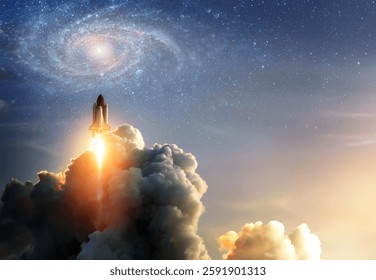 La nave espacial despega hacia el cielo estrellado. Un cohete es lanzado al espacio. Elementos de esta Imagen proporcionados por la NASA.