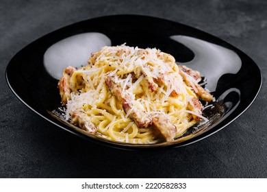 Spagetti Carbonara On A Black Plate