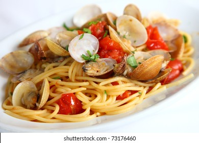 Spaghetti vongole Stock Photos & Vectors |