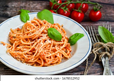 Spaghetti Bolognese Italian Home Made Meal Stock Photo 1678512952 ...