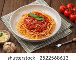 Spaghetti bolognese is a popular classic pasta dish. Using minced meat sauce with a mixture of sauce and fresh sour tomato paste