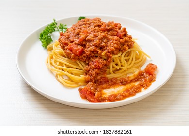 spaghetti bolognese pork or spaghetti with minced pork tomato sauce - Italian food style