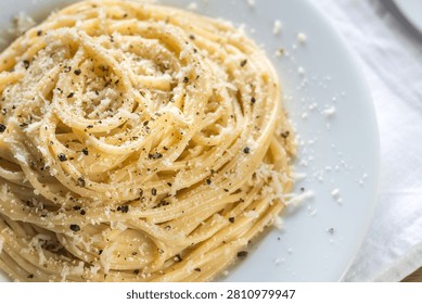 Spaghetti Cacio e Pepe (Classic Italian Cheese and Black Pepper Pasta)