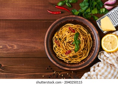 Spaghetti Pasta Aglio E Olio With Chili Flakes Parsley Garlic On