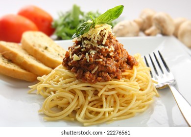 Spaghetti Pasta Served With Garlic Bread