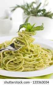 Spaghetti With Pesto Sauce