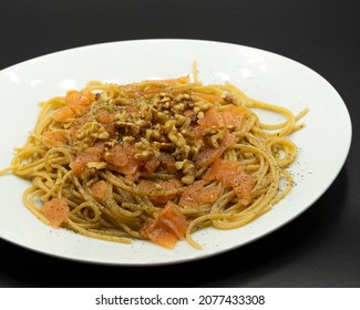 Spaghetti With Salmon, Walnuts And Oregano