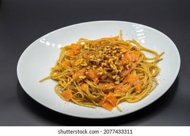 Spaghetti With Salmon, Walnuts And Oregano