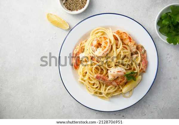 Spaghetti with shrimps and\
lemon sauce