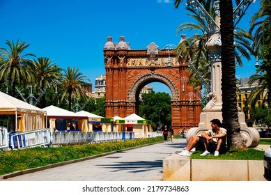 Spain, Barcelona - May 30 2022: Promenade Passeig De Lluís Companys In Front Of The Arc De Triomf. People Walk And Rest In The Park.