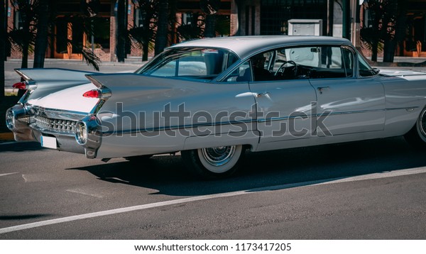 \
MÁLAGA, SPAIN - JUNE 23, 2018: Old veteran\
car driving through the center of\
Málaga