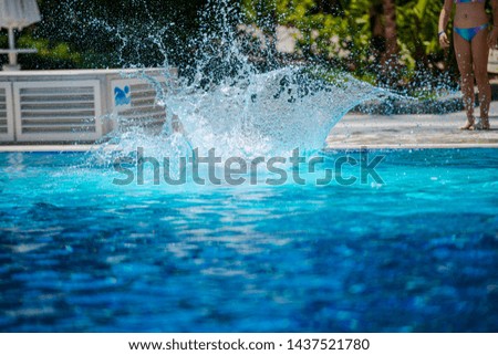 Spalsh in the water pool