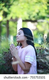 Spanish Young Girl Praying Outside, Pray, Christian, Worship, Believe, Asking God, 
