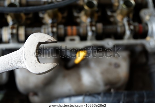 spare parts in car\
motor