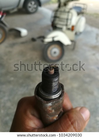 spark plug in motorcly