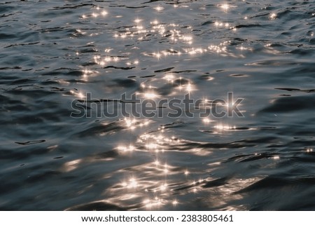 Sparkling reflex on water surface